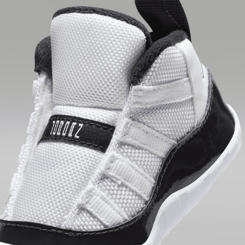 Basket Nike Jordan 11 Enfant Blanche Noir Metal Doré | AM4962183